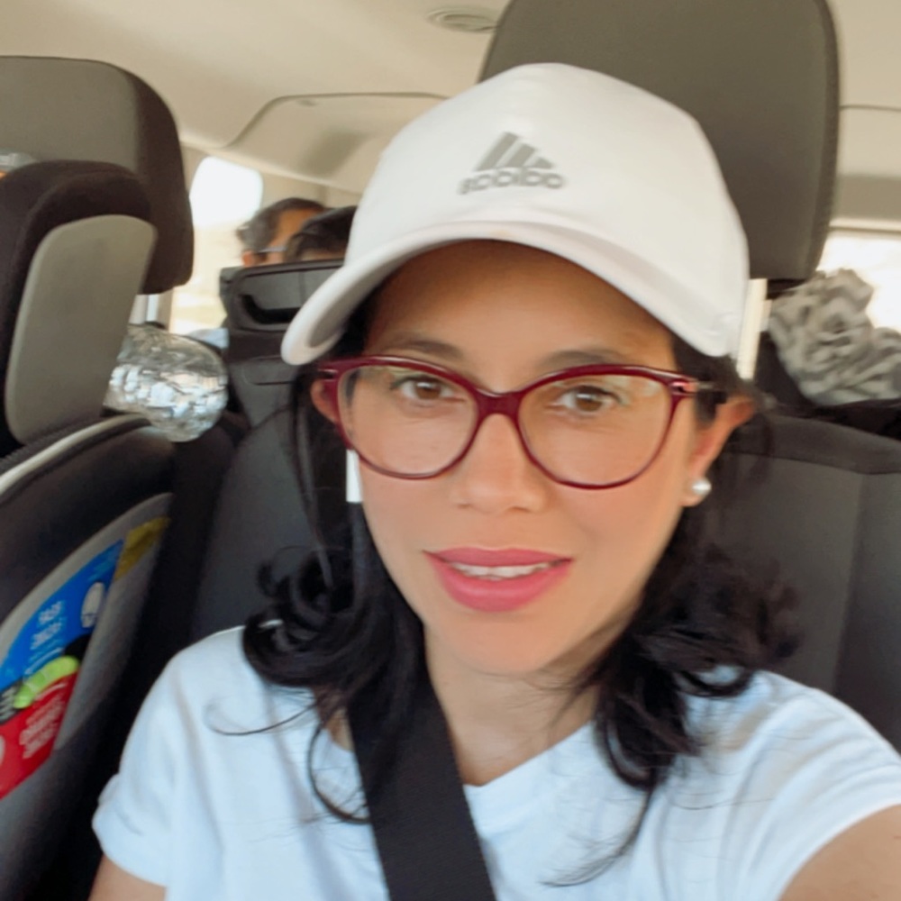 Meet your Posher, Adriana